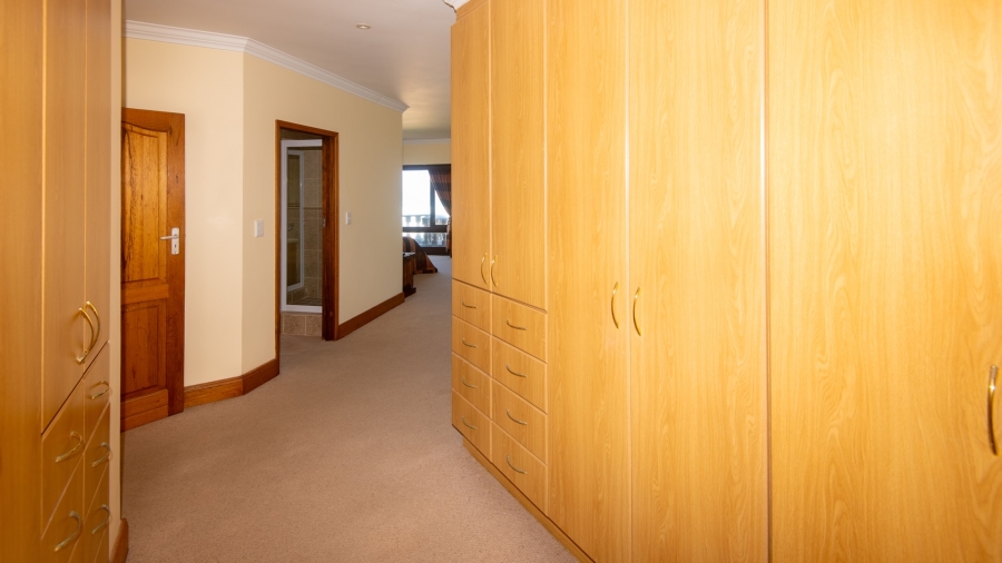 7 Bedroom Property for Sale in Outeniqua Strand Western Cape